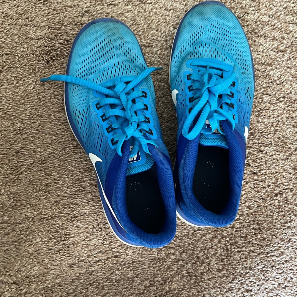 Women’s Nike sneakers